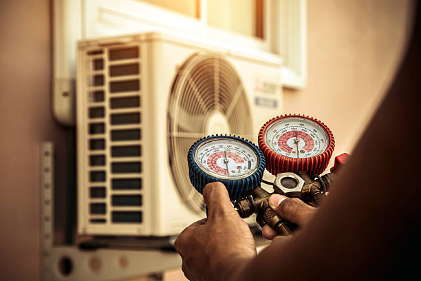 Professional Ac Installation technician working in Williston Park, NY